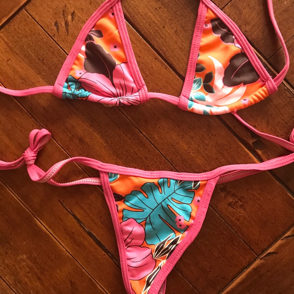 Bikini - Picture 7 of 7
